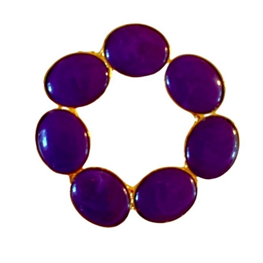 Sweet Vintage Royal Purple & Gold Toned Hat/Lapel Pin.